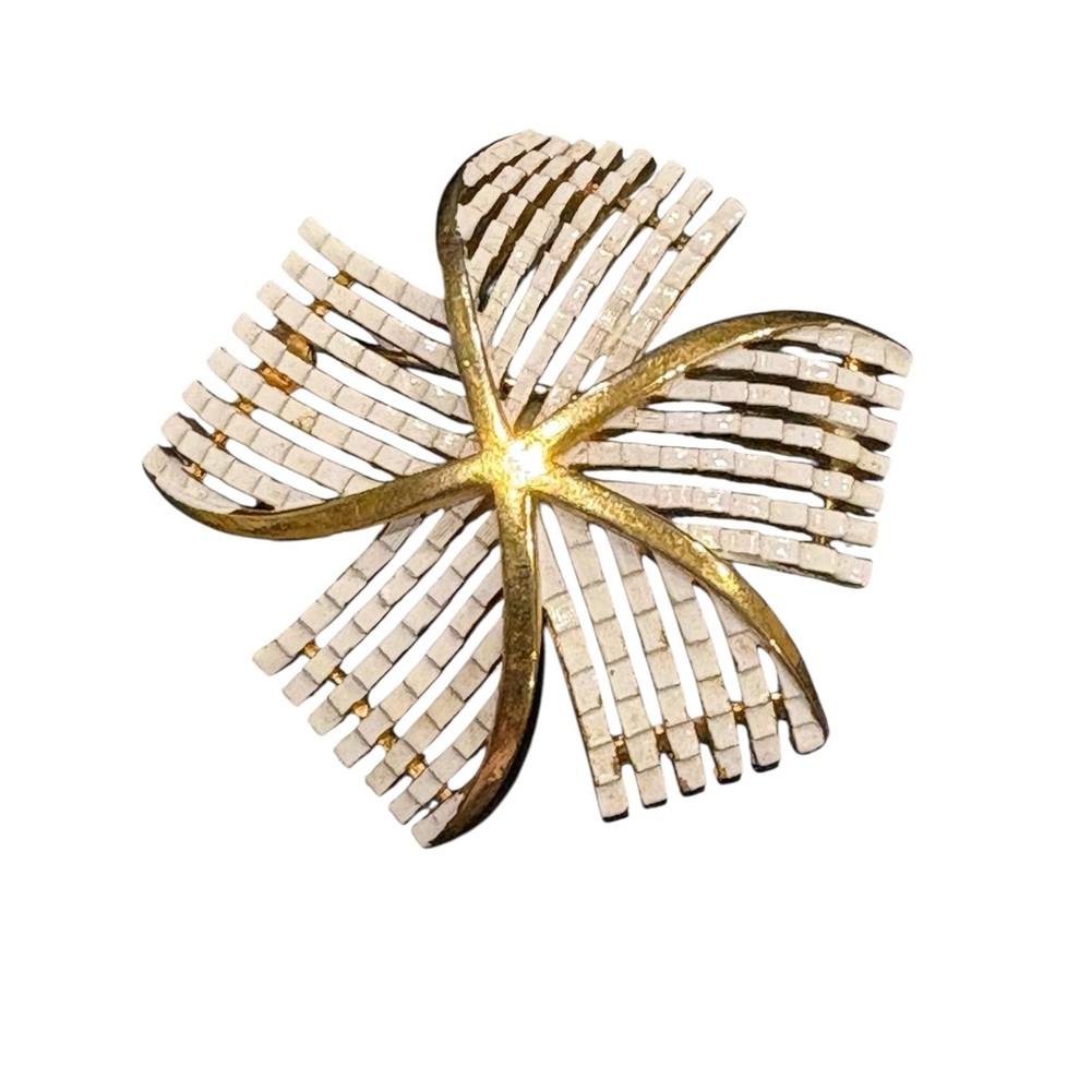 Vintage Crown Trifari Gold White Enamel Starburst Flower Pinwheel Brooch J10